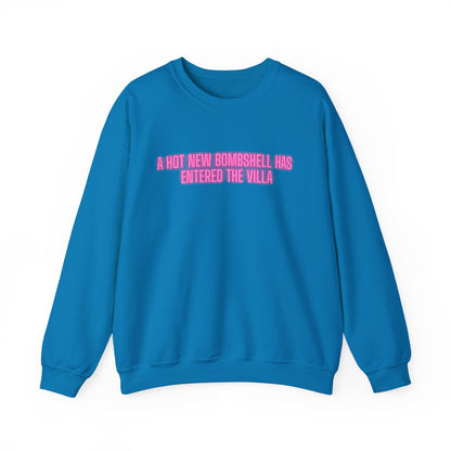 "A Hot New Bombshell Has Entered The Villa" Crewneck Sweatshirt – Pink Slogan Pullover